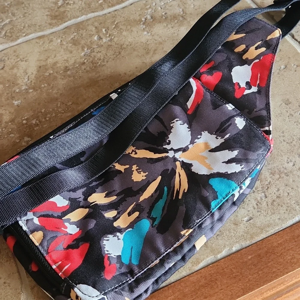 Vera Bradley Black and Red Floral Belt Bag with Ajustable Strap - Picture 3 of 7